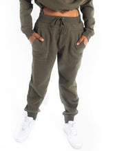Load image into Gallery viewer, Women&#39;s Signature Utility Jogger, Olive
